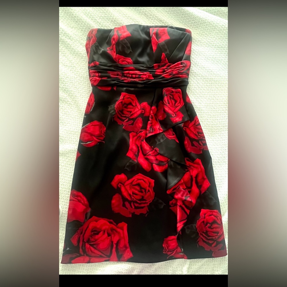 White House Black Market Black and Red Floral Cocktail Dress size 8